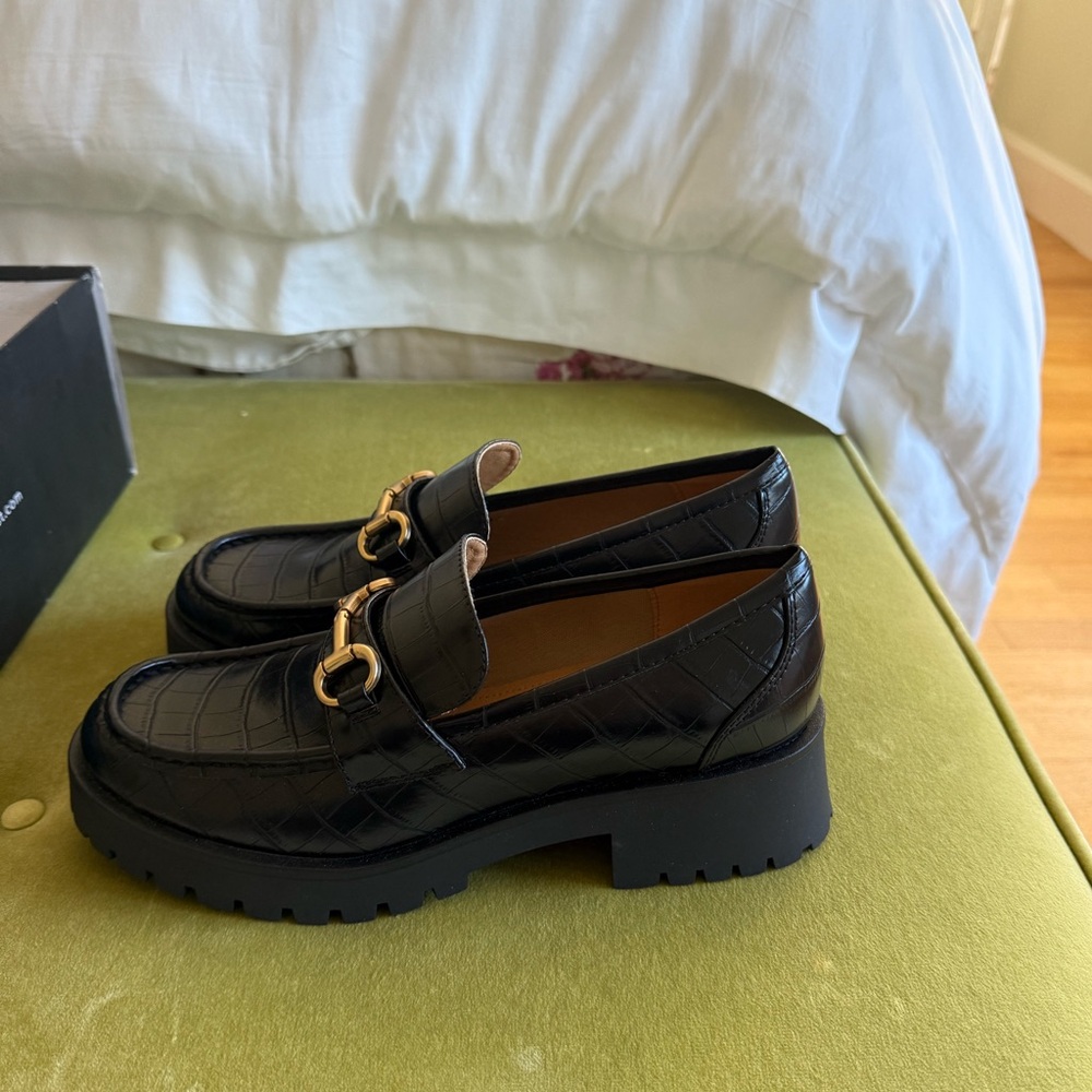NEW Black Crocodile Pattern Loafers